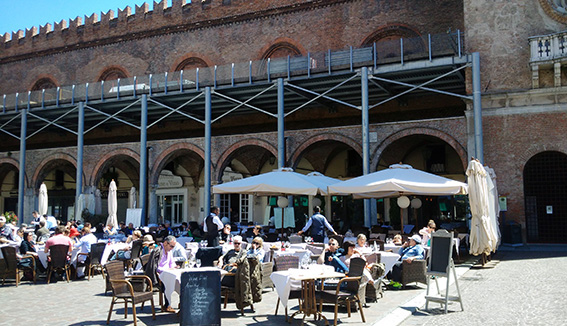 un ristorante a Mantova